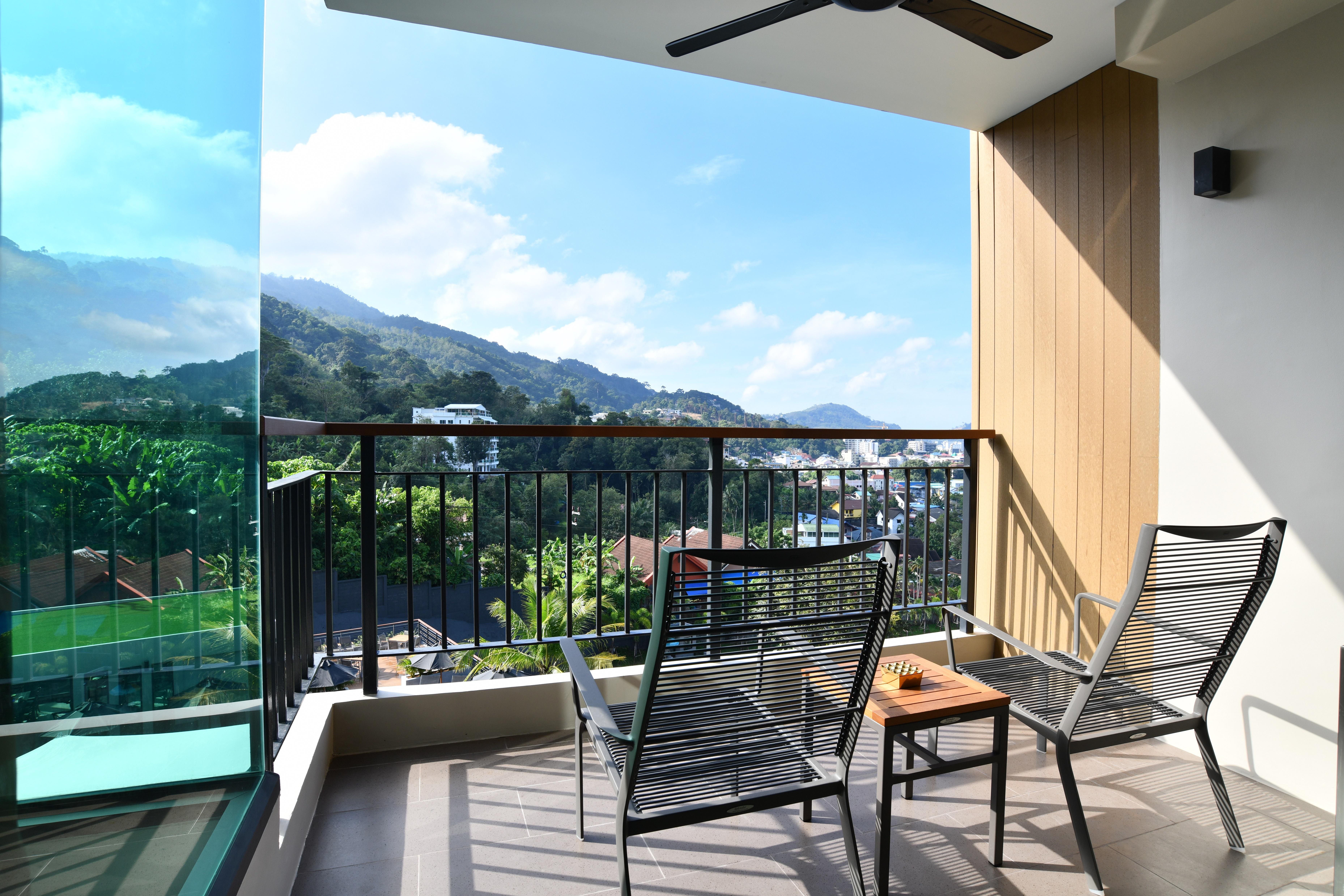 Skyview Resort Phuket Patong Beach Eksteriør billede A balcony