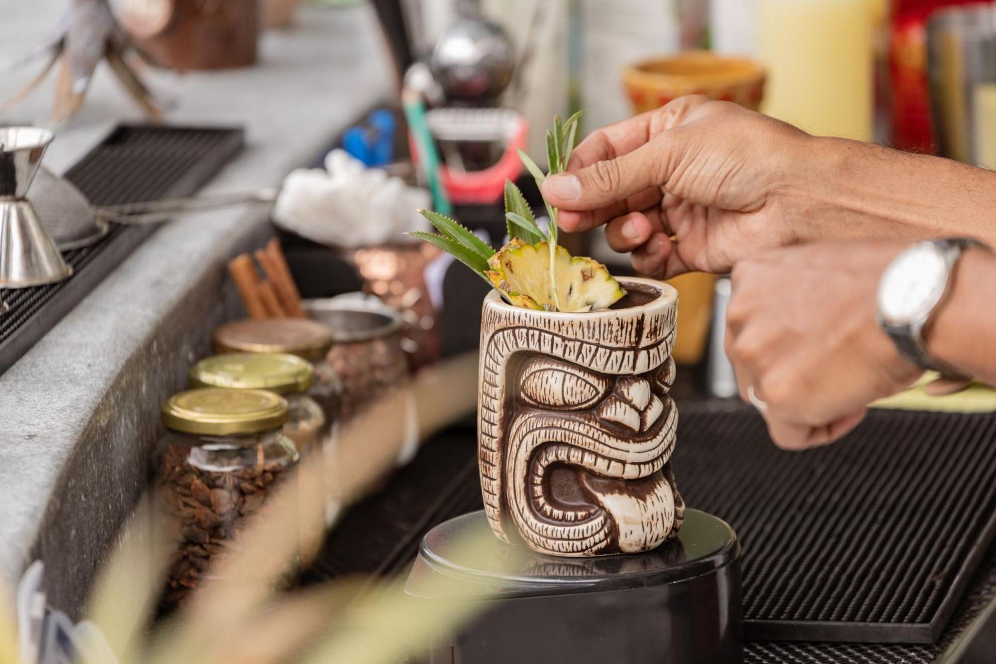 Skyview Resort Phuket Patong Beach Eksteriør billede A tiki drink being garnished