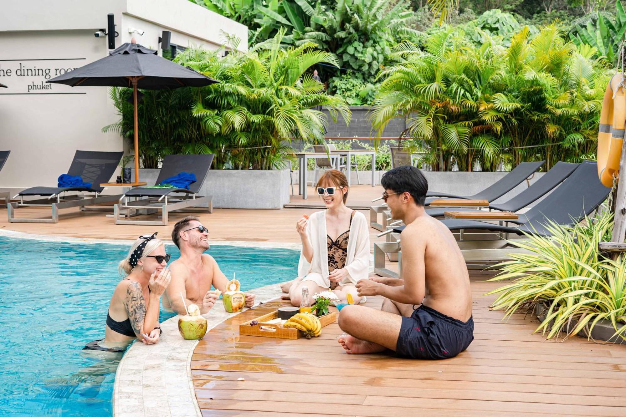 Skyview Resort Phuket Patong Beach Eksteriør billede Pool at The Royal